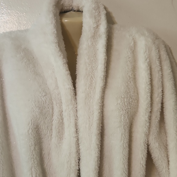 White Fuzzy Robe With Sparkles - Picture 2 of 4